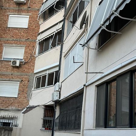 Eos Apartment Tirana Bagian luar foto