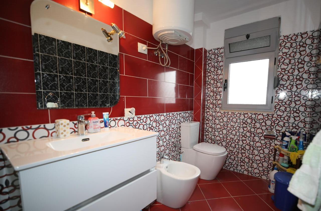 Eos Apartment Tirana Bagian luar foto