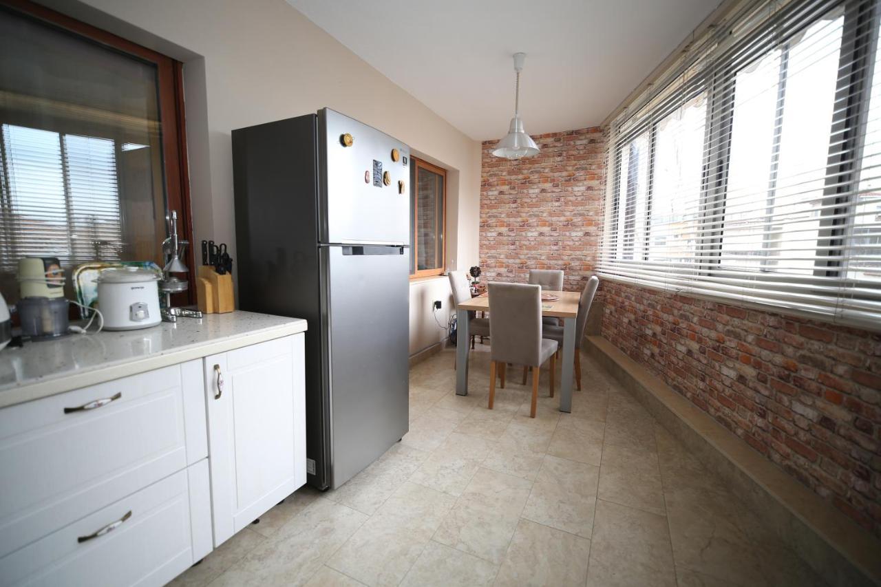Eos Apartment Tirana Bagian luar foto