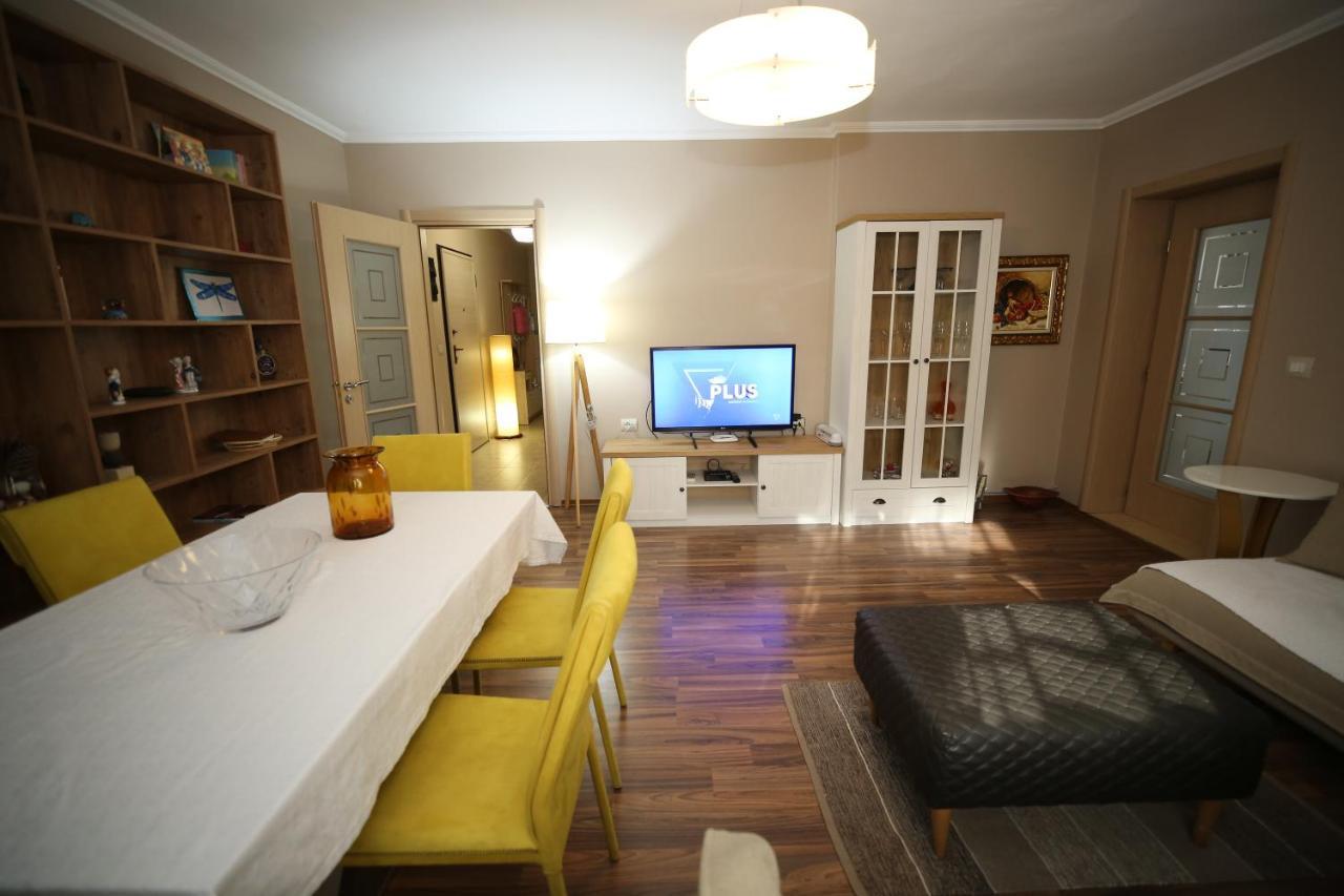 Eos Apartment Tirana Bagian luar foto