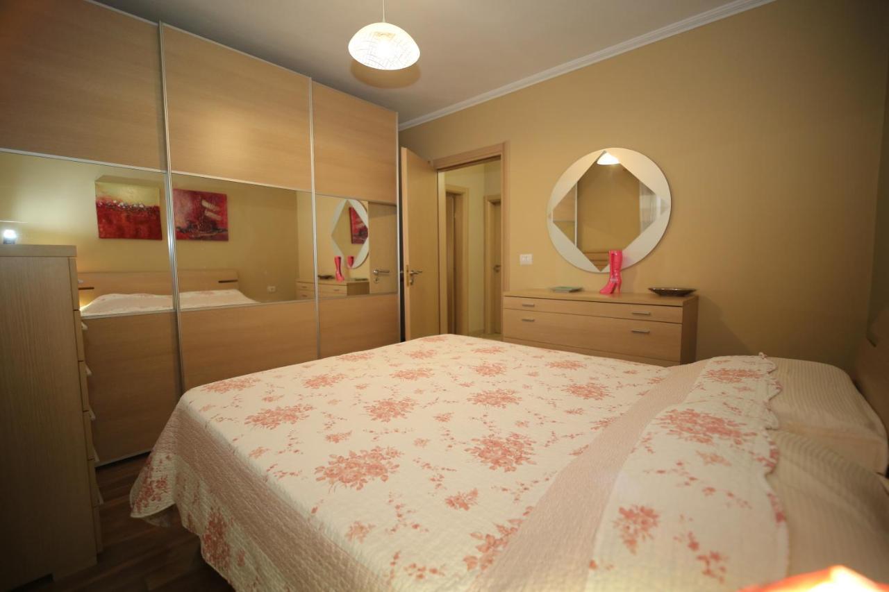 Eos Apartment Tirana Bagian luar foto